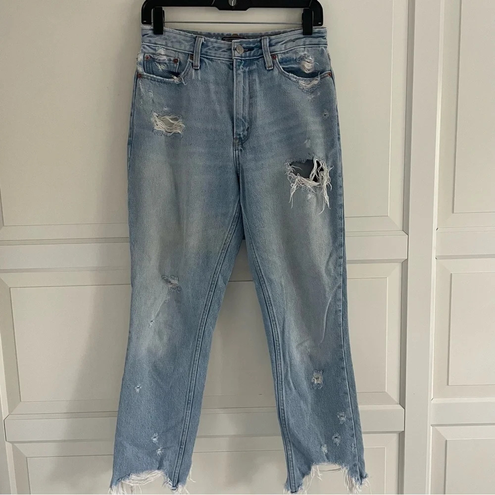 Abercrombie & Fitch distressed Mom jeans 30268